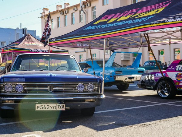 Sacs banane féminins : les modèles incontournables du luxe